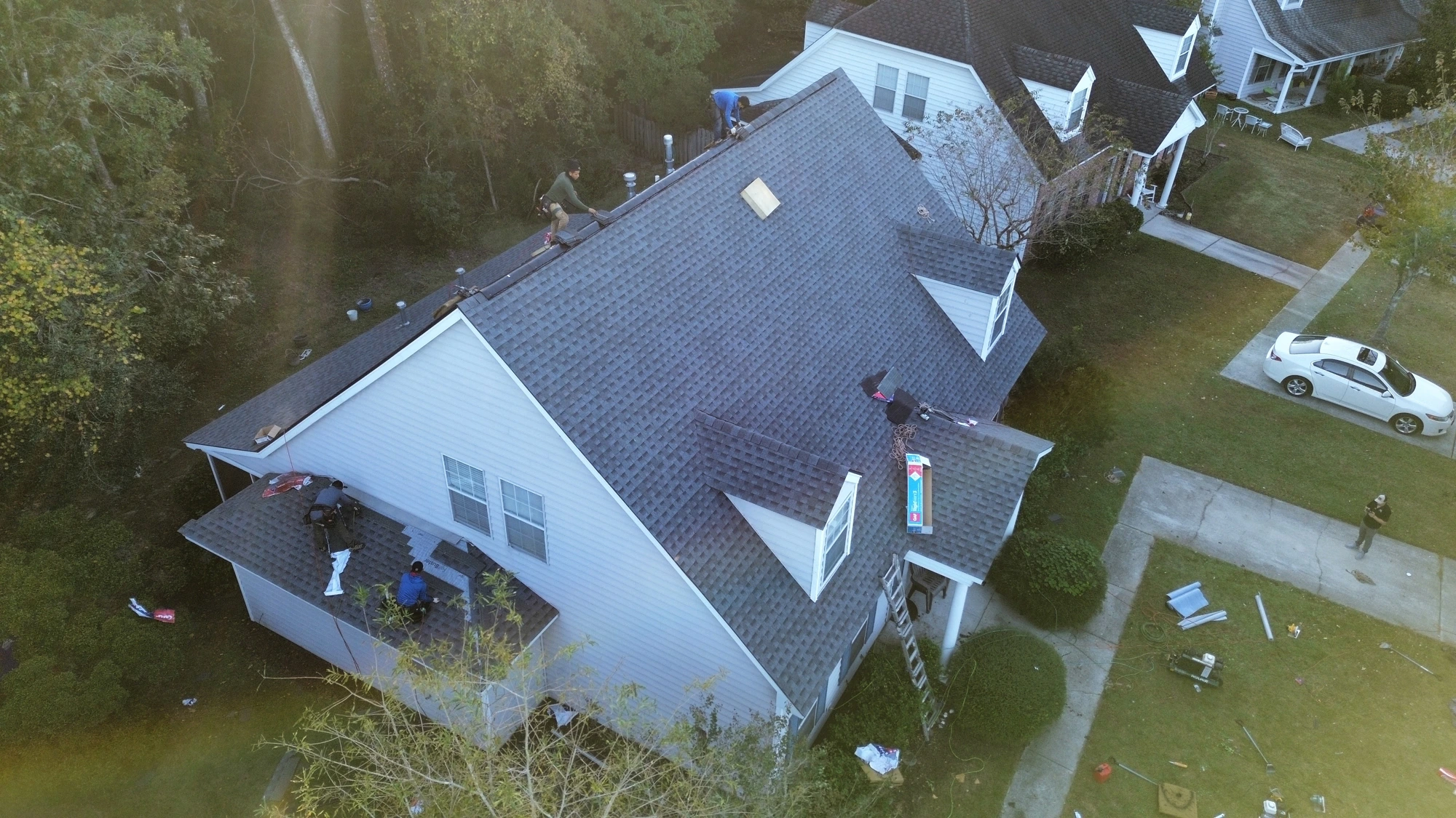 Tides Team Exteriors crew installing an architectural shingle roof in the Lowcountry, SC